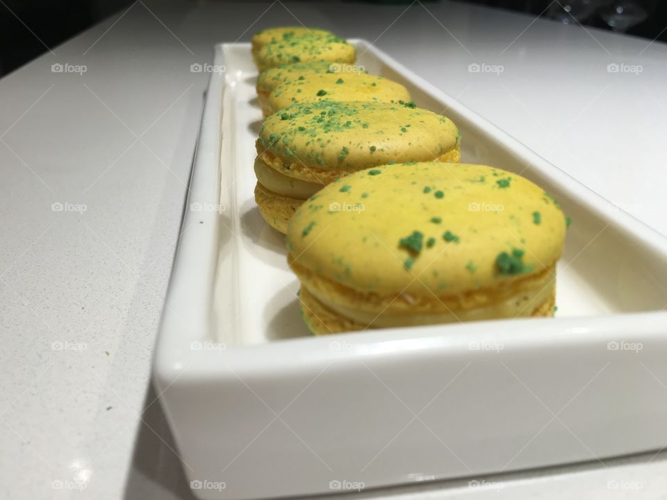 Macroons. Lemon basil macroons
