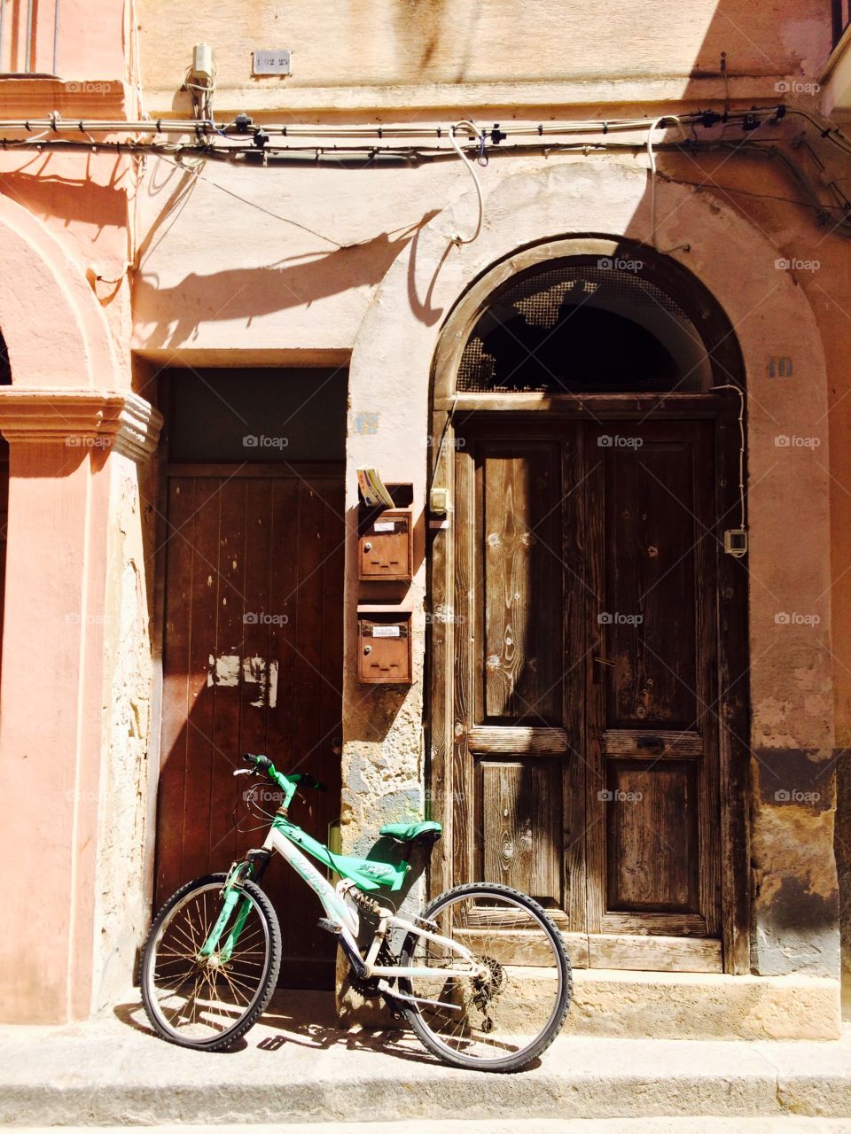 Door and bike in Favignana 