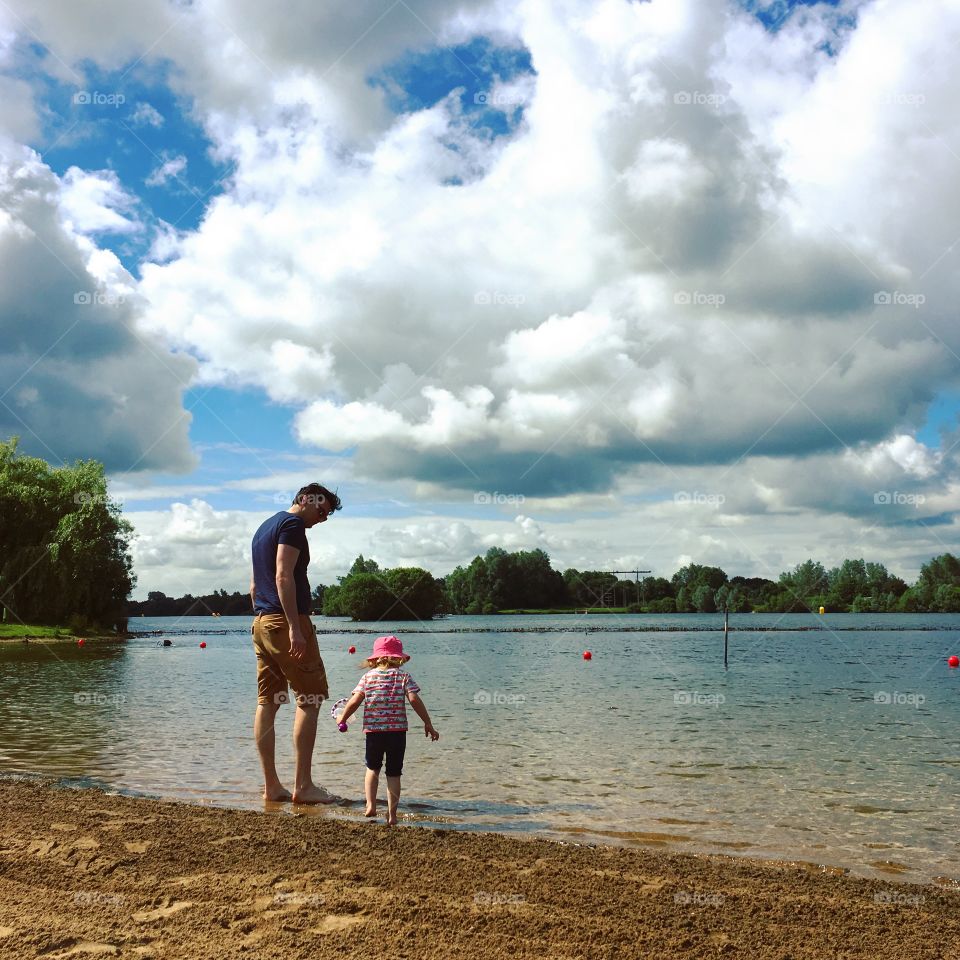 Early summer paddling, Cotswold Water Park, UK