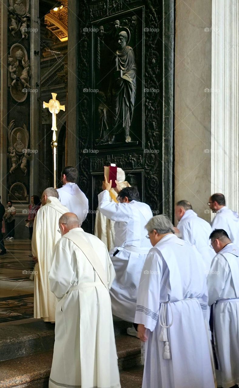 entrée dans St Pierre de Rome