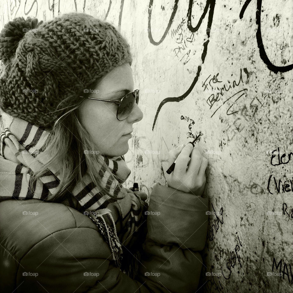 girl woman wall grafitti by gmhutchins