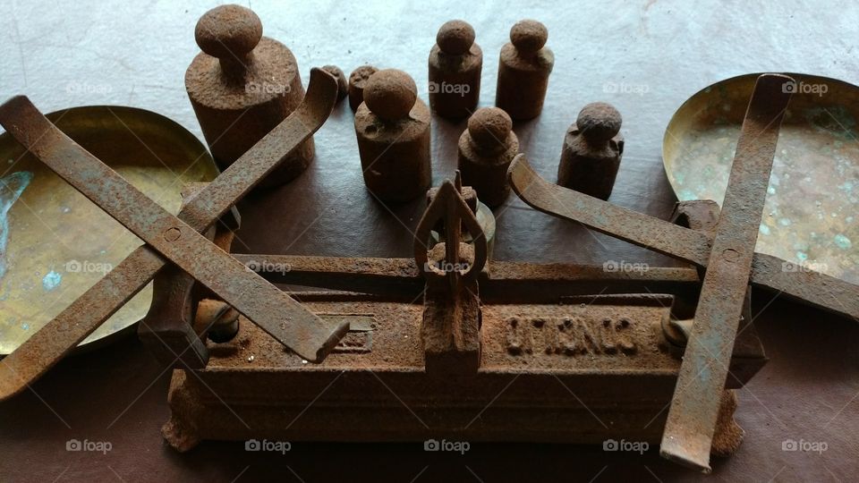 Museu. Balança antiga. Peso, medida, quilograma, quilo, libras, kg...