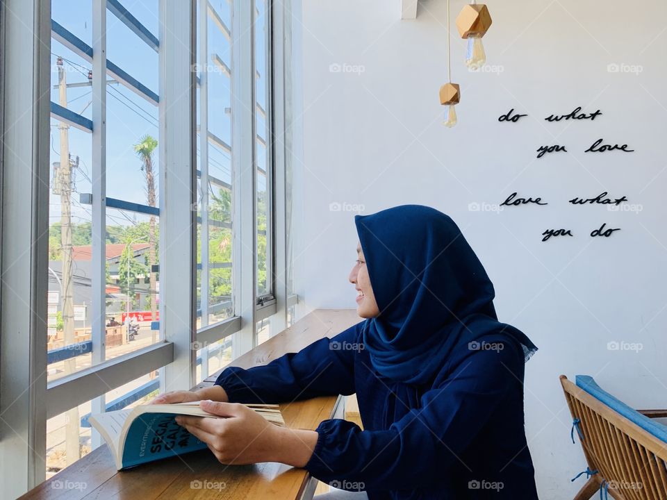 someone distracts me