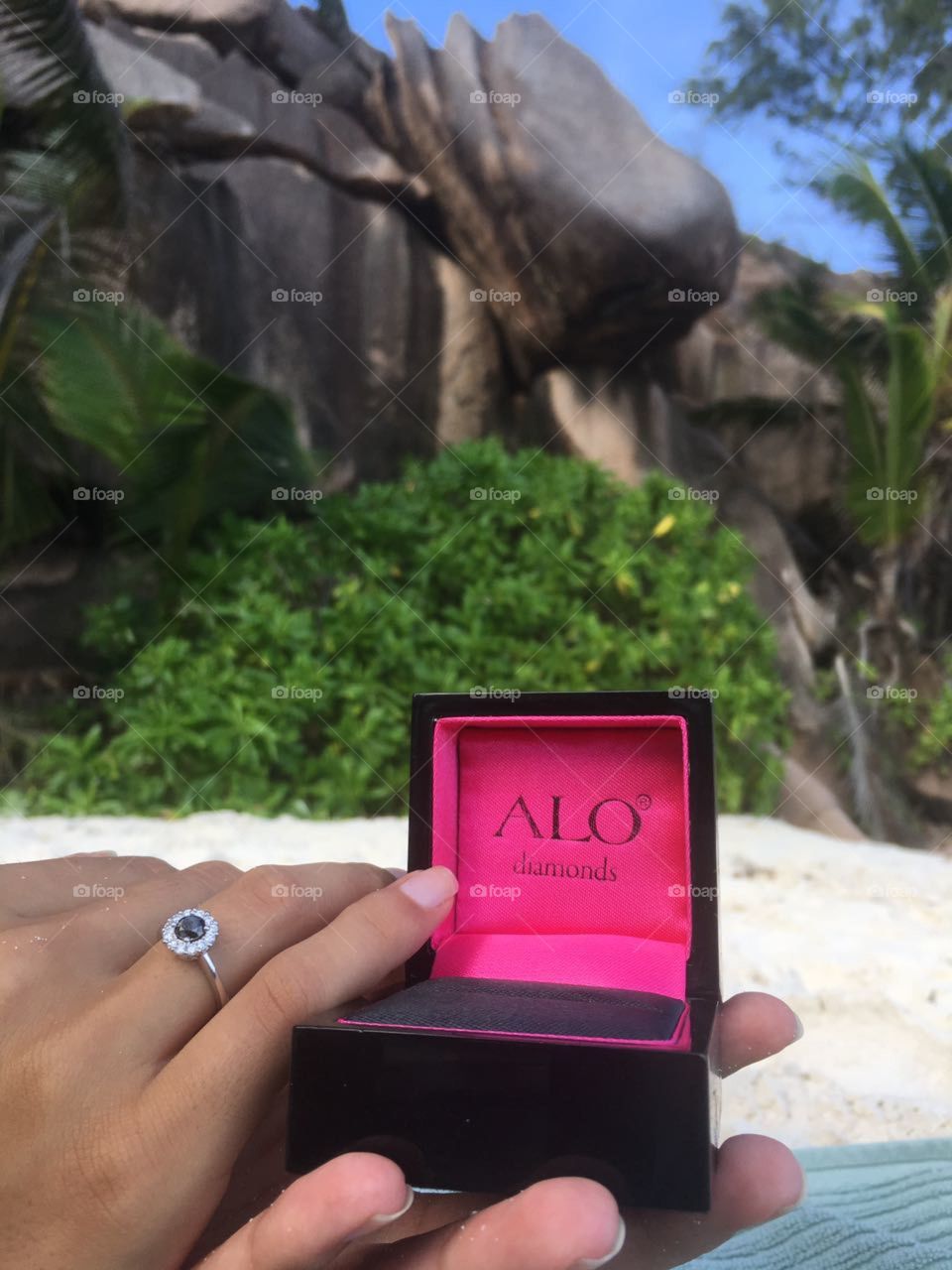! she said Yes :) 👐 Engagement on most romantic beach with ALO diamonds  !