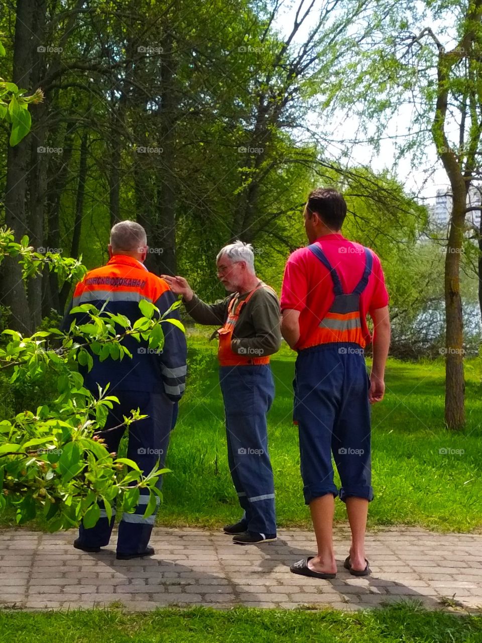 workers discuss the plan of cleaning the Park