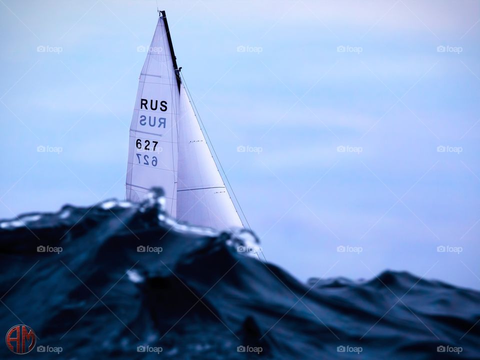 Sail and wave 