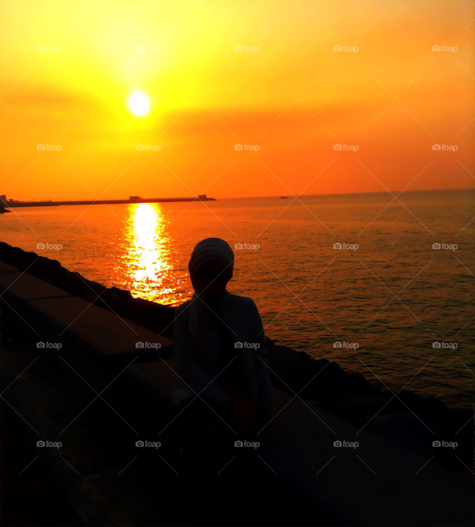 Whe the Sun goes down.,