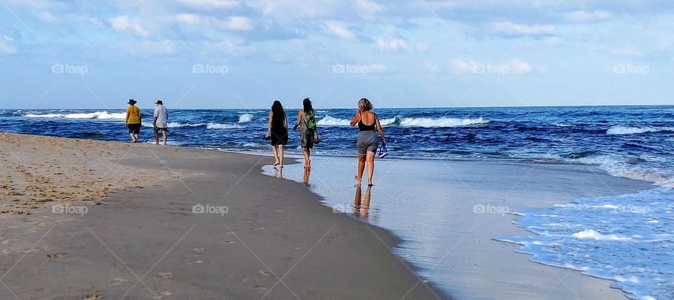 Beach time 😎 Walking ☀️