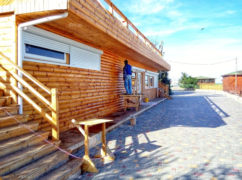 repair of the structure by the sea ремонт строения у моря