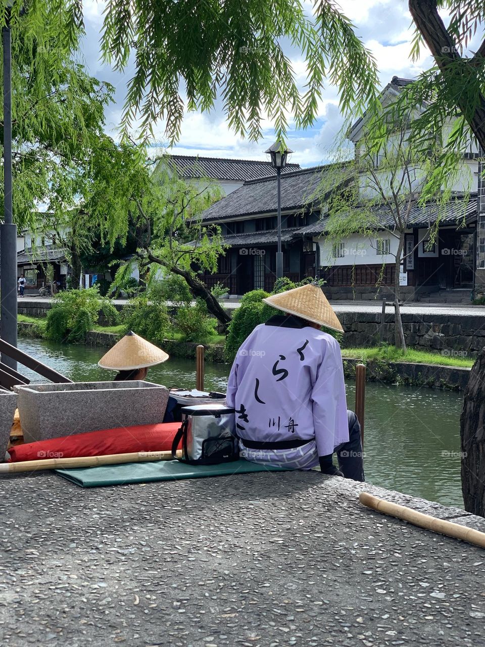 Wearing Japanese-style clothing stuff at a tourist attraction in Japan.