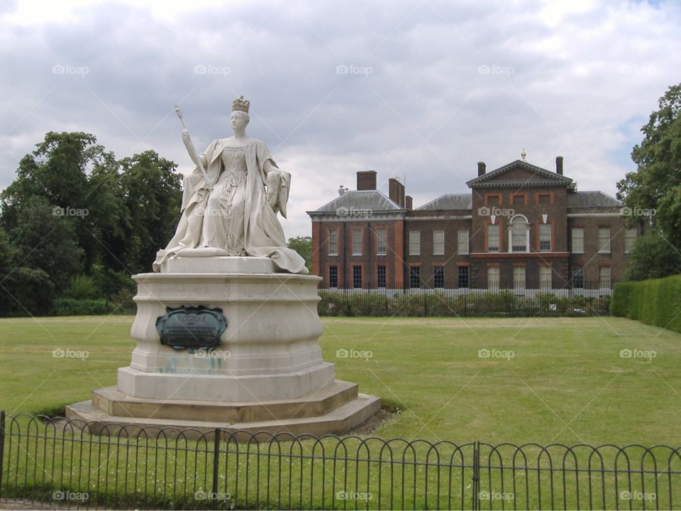 Statue outside Palace. London, England. 