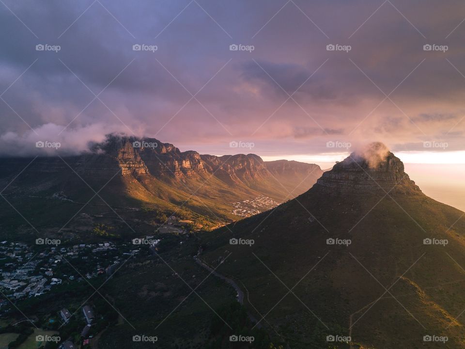Sunset lighting around the beautiful Table Mountain of Cape Town, South Africa.