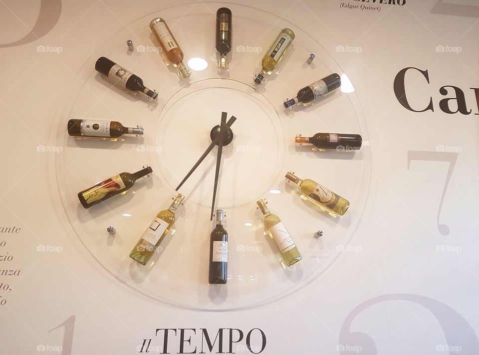 Bottles of wine wall clock