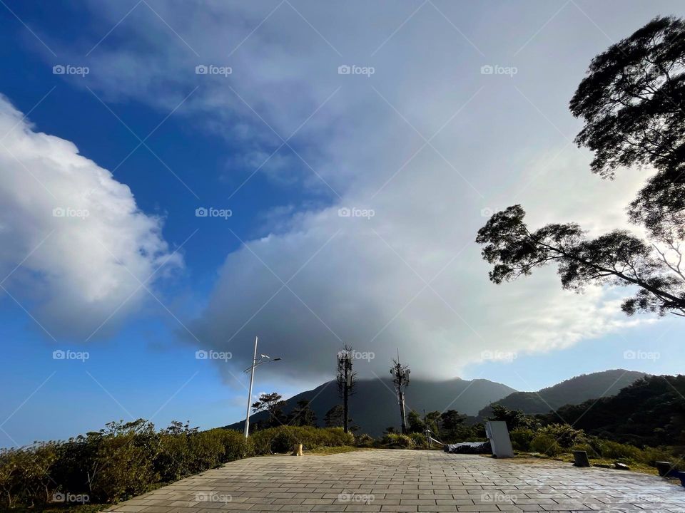 mountain top cloud