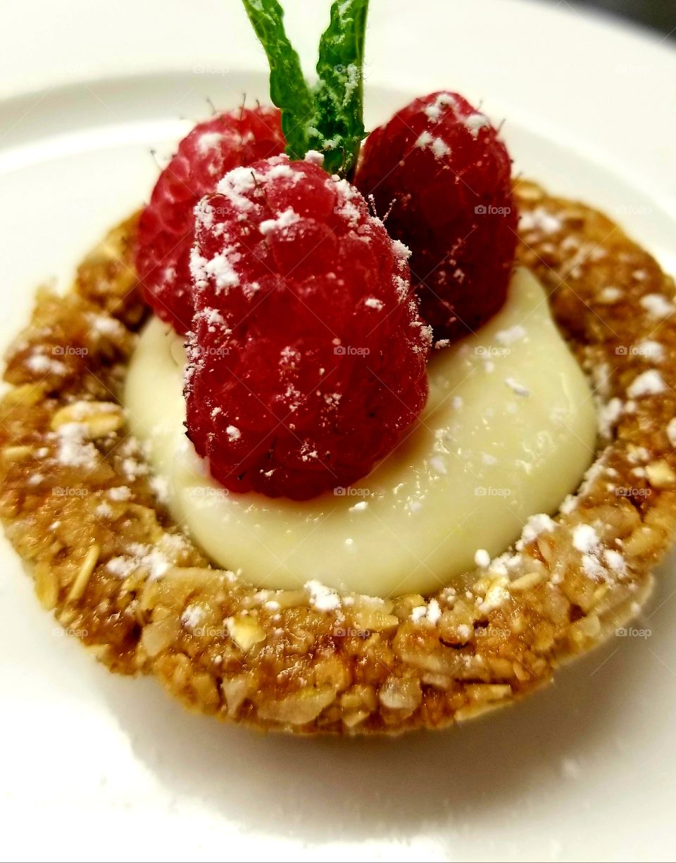 cream granola tart