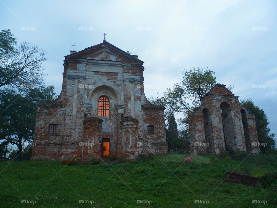 The old Polish church of Anthony Padunskogov, one of the oldest towns in Ukraine, was famous in Kievan Rus - Koteln.