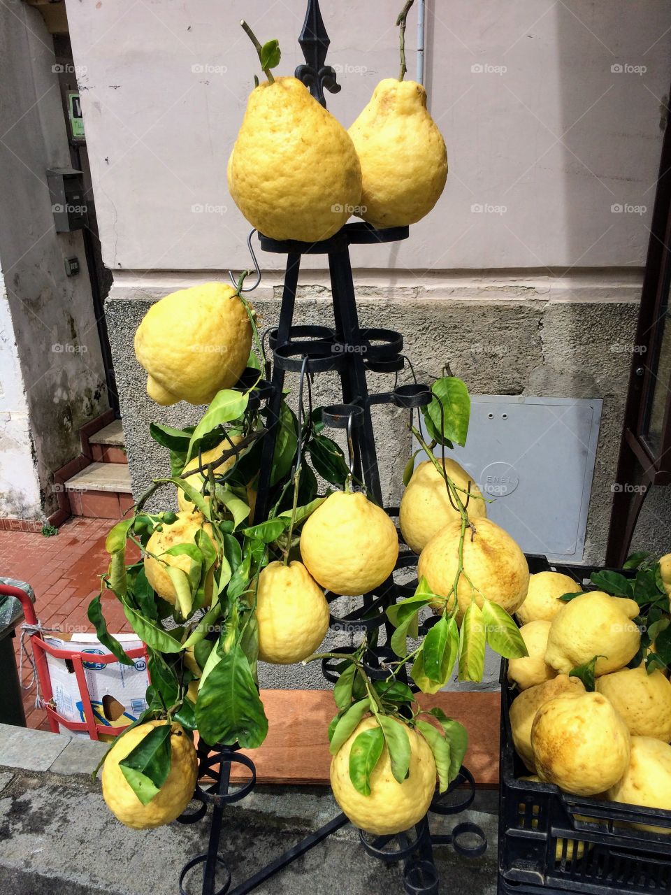 Lemon on the street, in Naples
