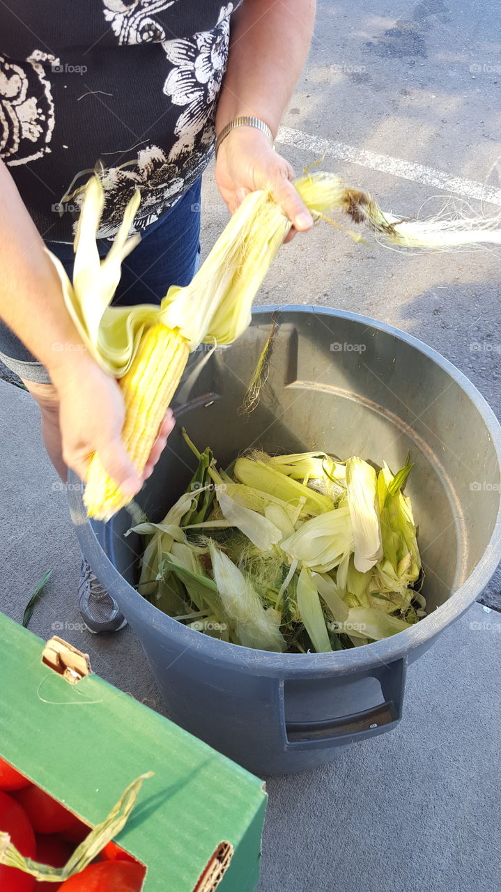 peeling corn