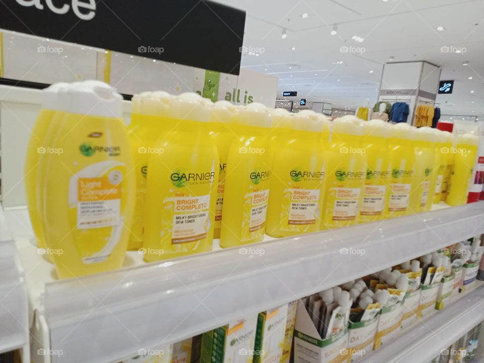 Yellow color is associated with sun, symbolizes optimism, energy, intellect, joy, happiness and friendship.It is also strongly associated with food.
Garnier face toner cleanser.