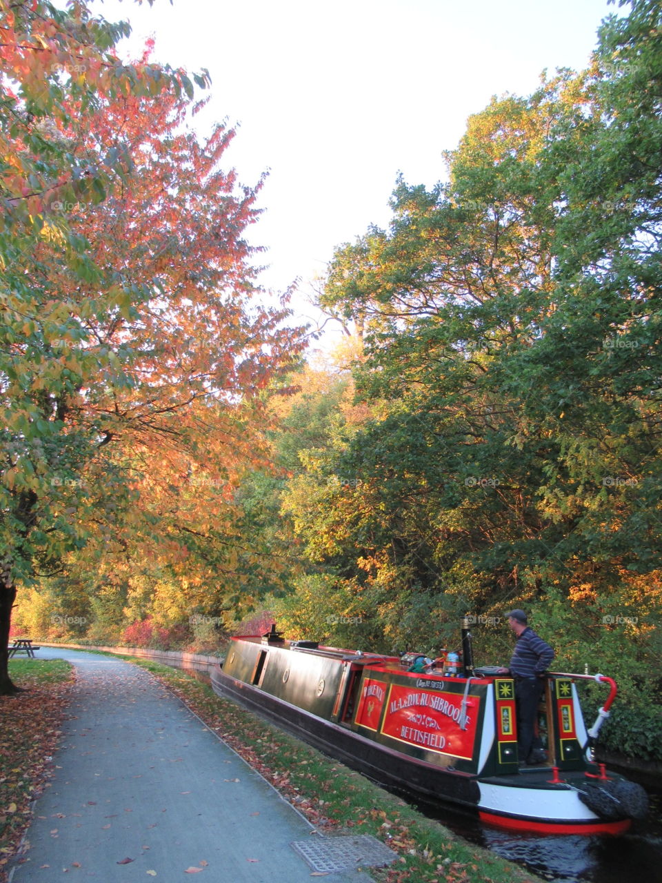 A beautiful autumnal day walking along canal path back to Llangollen. This is the view which greeted us🍁🍂