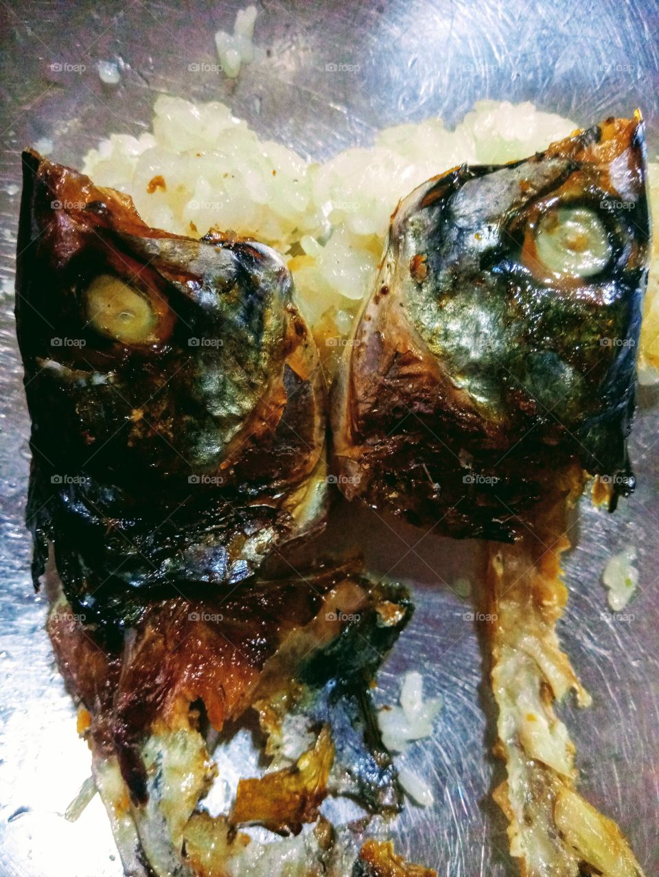 The two Fish Eye's looks all white after frying it.
now its laying on the rice in a bowl.