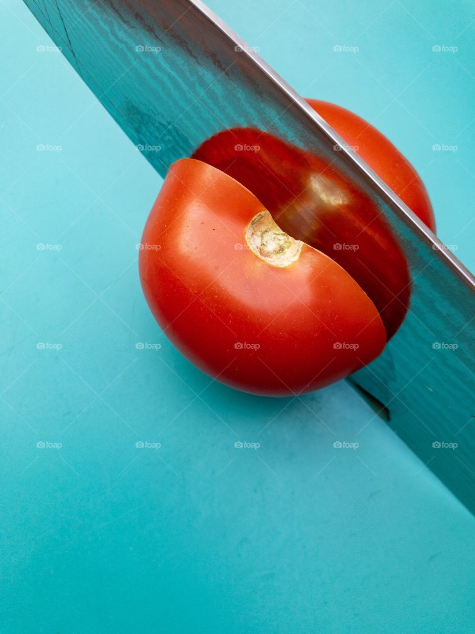 Tomatoe and knife / Tomate und Messer