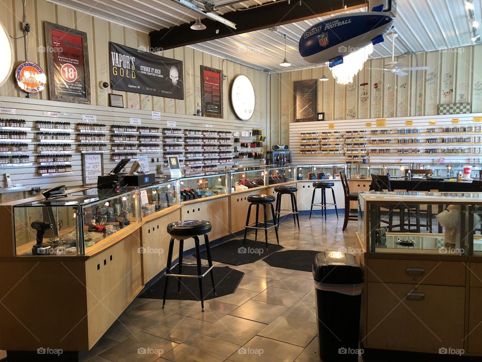 Small businesses inside store tile floor Vape shop 