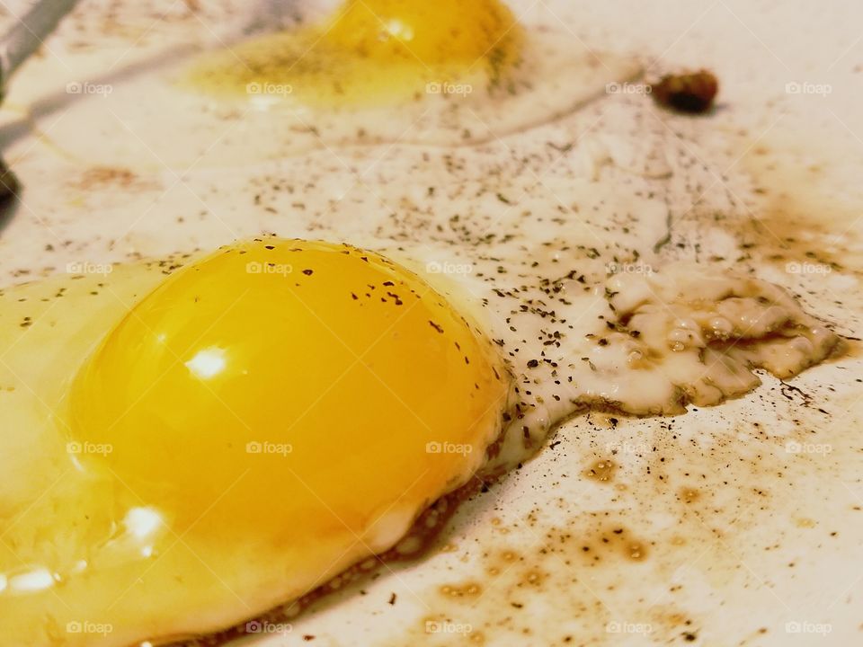 Frying eggs