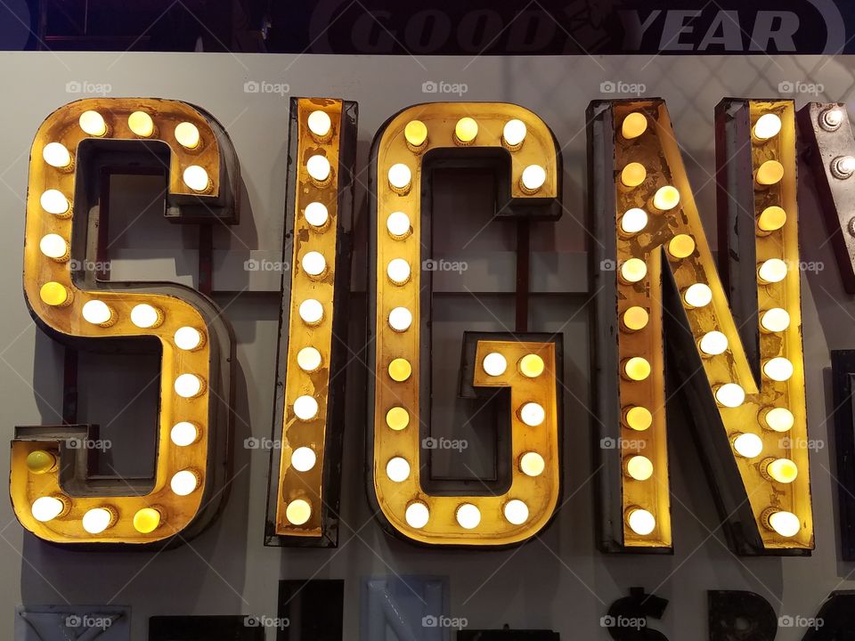 Light bulb retro sign