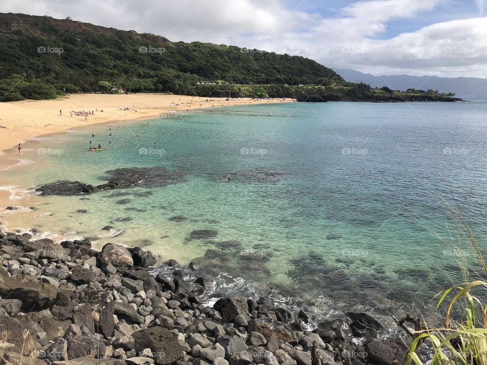 Waimea valley looking amazing with no waves and great swim condition 