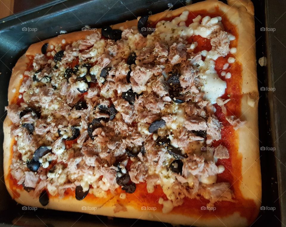 Pizza with Tuna, black olives, Origan and Mozzarella, homemade