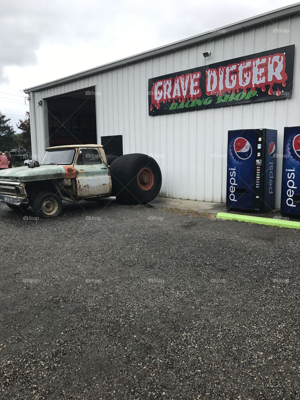 Monster truck diggers dungeon