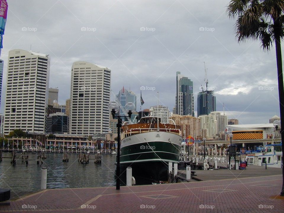 SYDNEY, AUSTRALIA THE SYDNEY HARBOUR DOCK