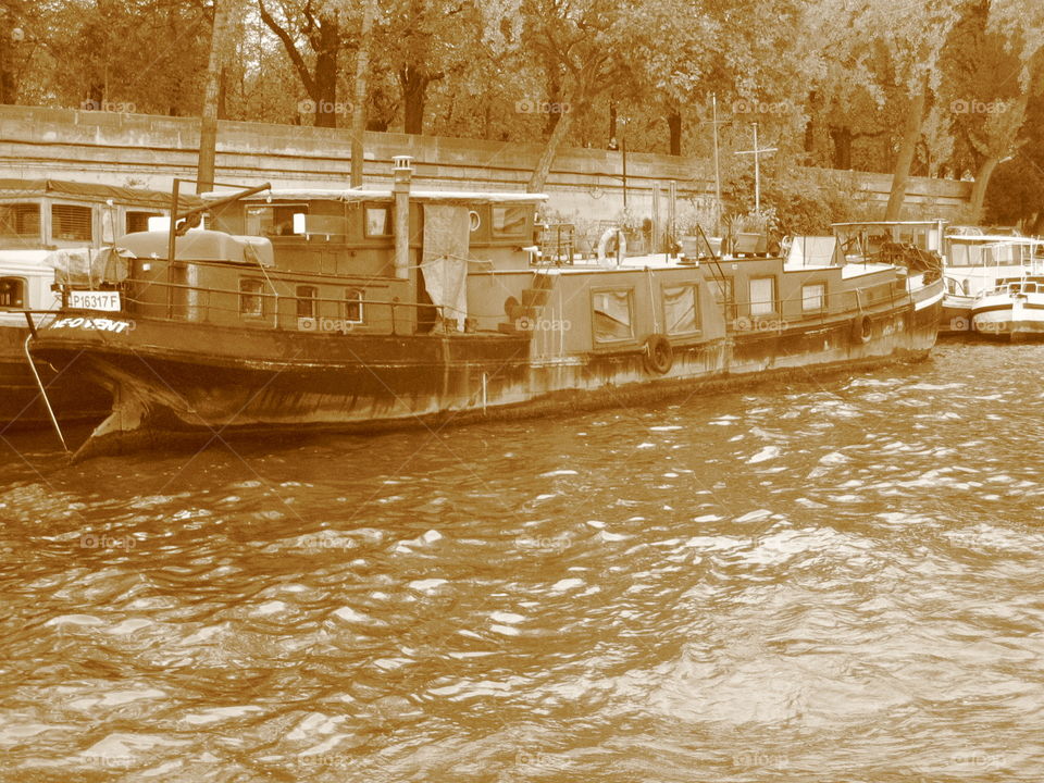 Boat on the Seine 