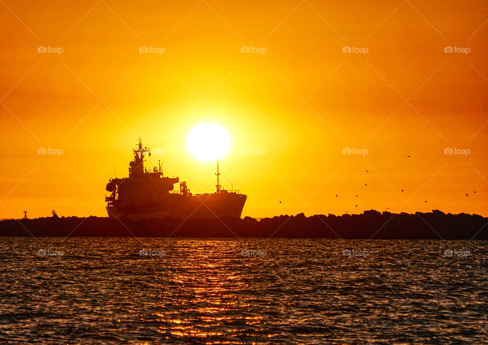 Ship n sun