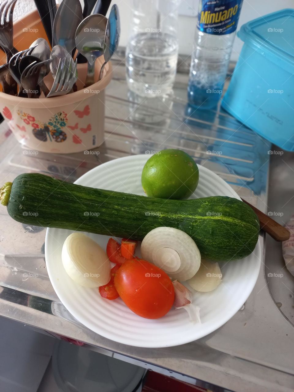 Abobrinha saudável.  O consumo  de Abobrinha  além de ser recomendado devido a grande presença  de nutrientes  em sua composição,  também  é indicado para refeições  de baixa caloria. É uma aliada, para quem busca a perda de peso de forma saudável