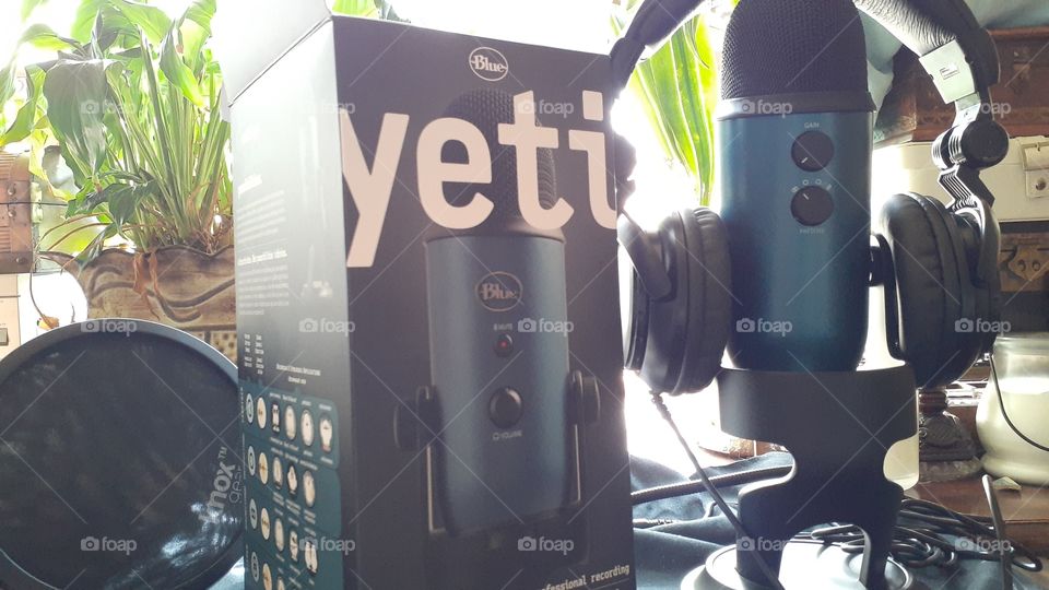Teal Blue Yeti Microphone Bundle