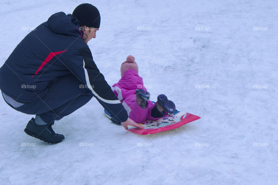 children play in the winter outdoors