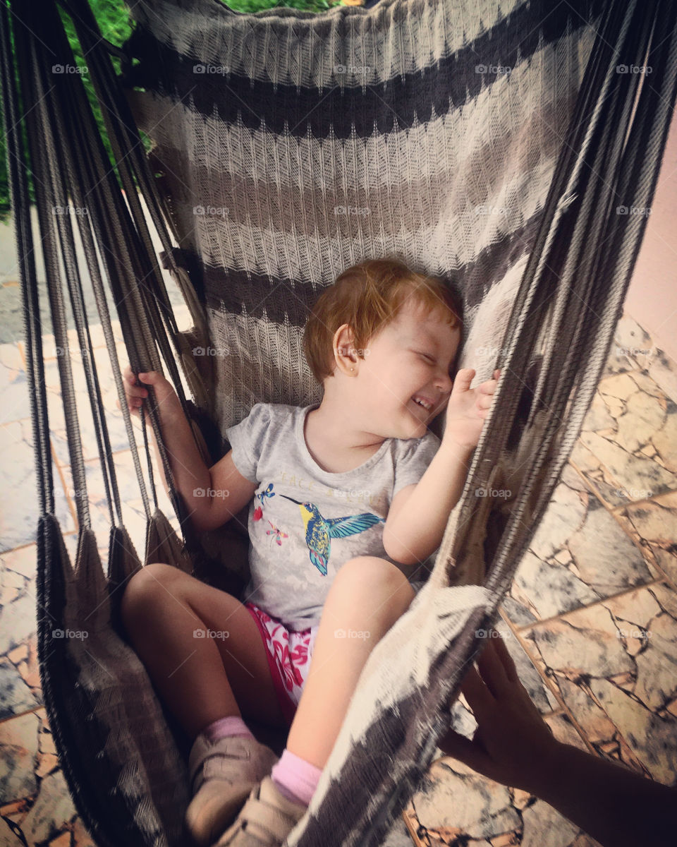 Is my little girl really sleeping? — 😍 A mais pura e sincera carinha de quem realmente está dormindo na rede... E ainda quer que eu acredite nisso, mostrando esse sorrisão?