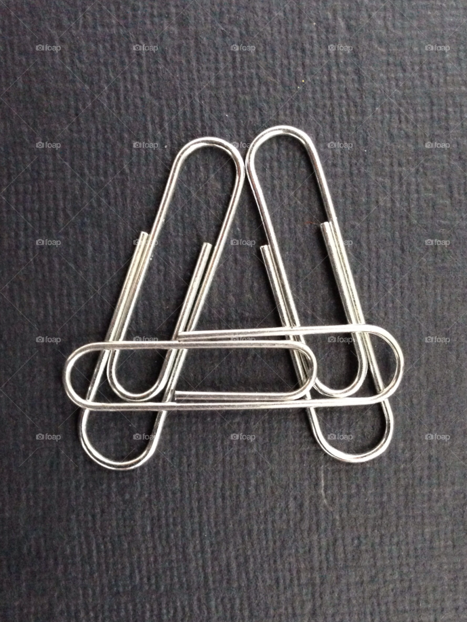 a paper clip interlocked by null_device