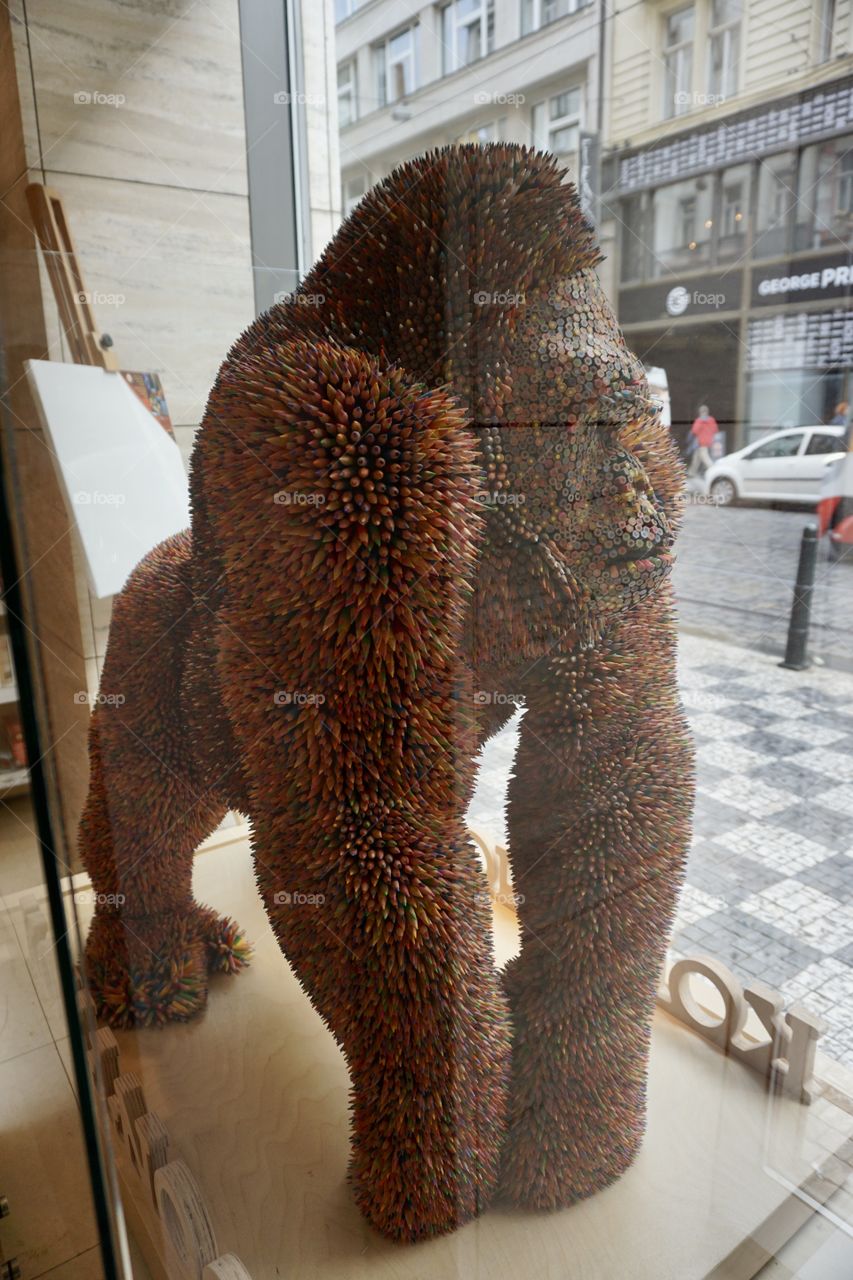 Creative piece of art ... gorilla sculpture made entirely from coloured pencils .. I think it’s amazing 💗💙🧡💚💜