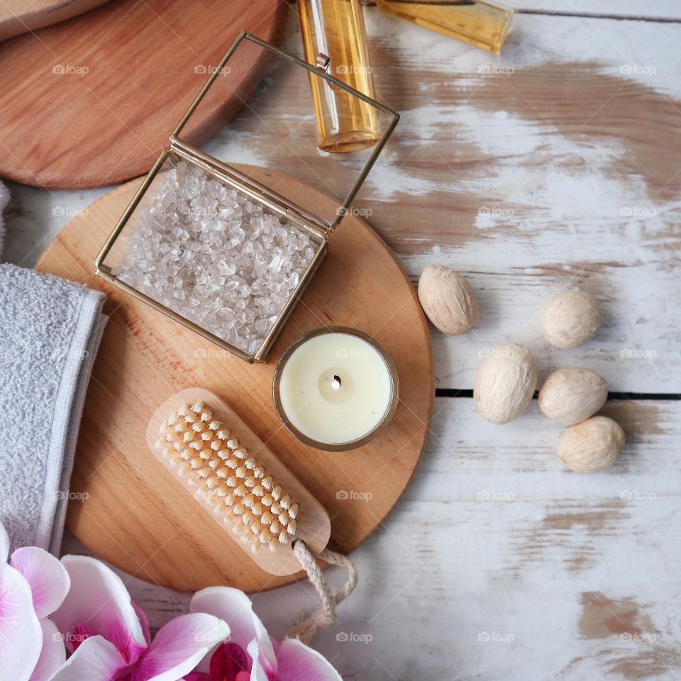 Flatly with stuff for massage