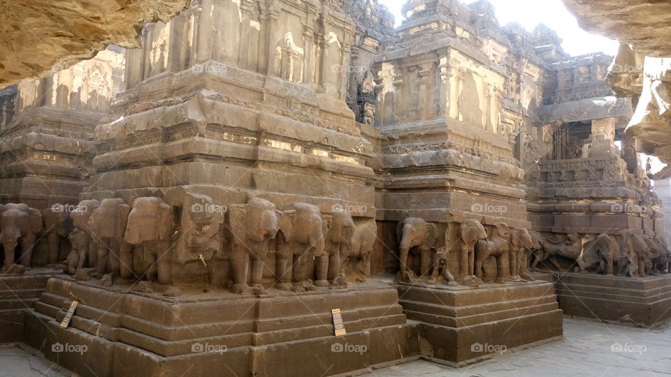 Ellora caves called Kailash temple also this caves built in 735 bc rady for people  200 hendred years times to built the caves it is anciant historical monumaint in aurangabad maharashtra india