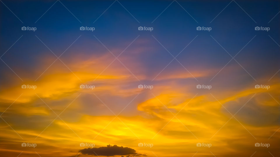 Gorgeous  twilight sky and cloud at sunset background image
