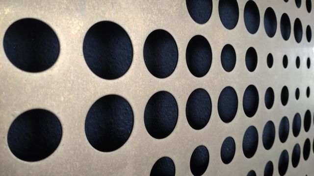Metal wall with round holes ⚫  Geometry ⭕⭕
