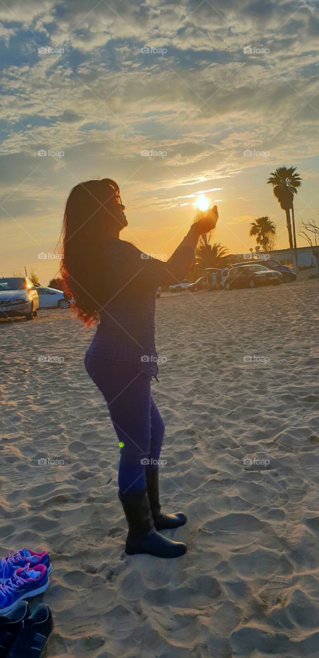 Cuando yo admiro la maravilla de una puesta de sol o la belleza de la luna, mi alma crece para adorar al creador.”(Mahatma Gandhi)