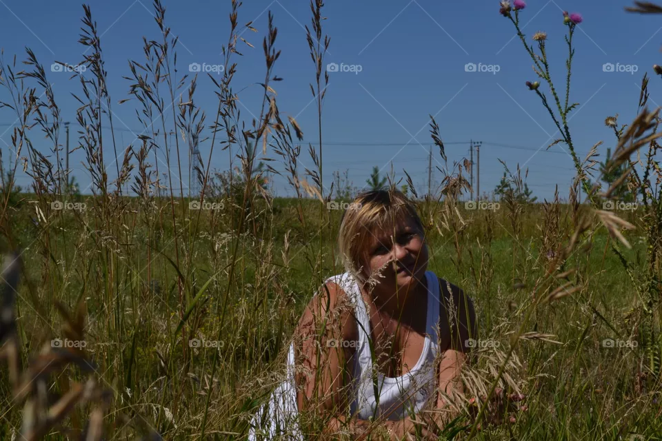 в поле