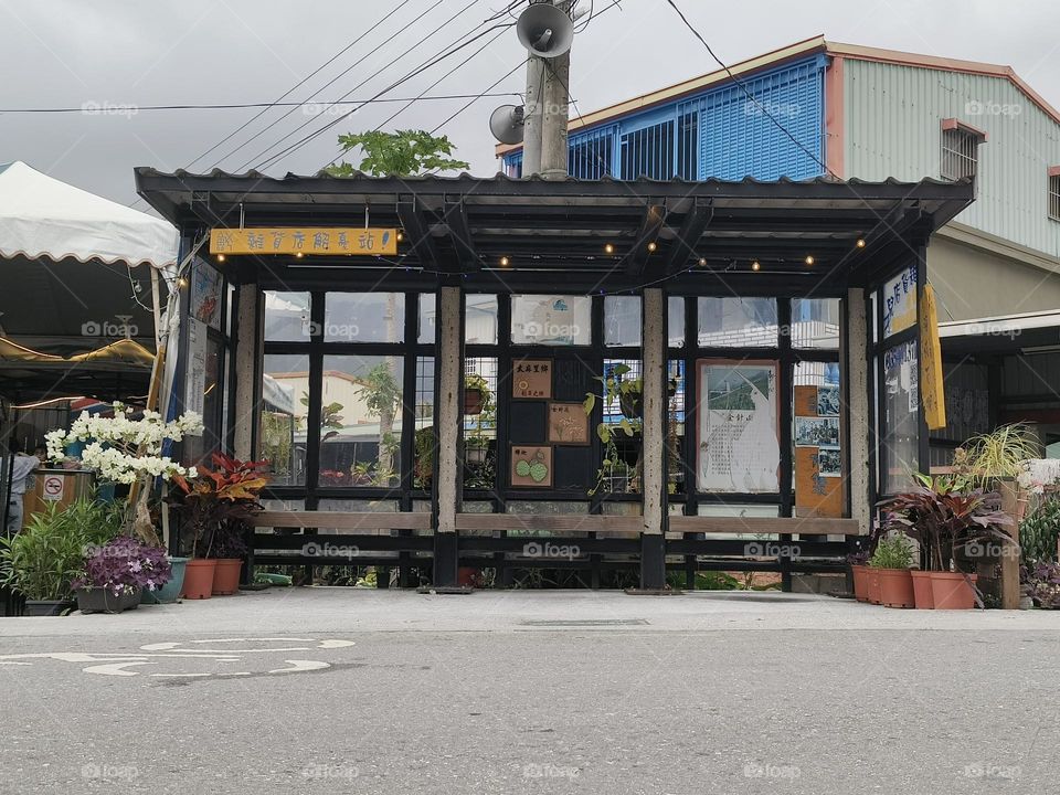 The bus stop that never waits for the bus