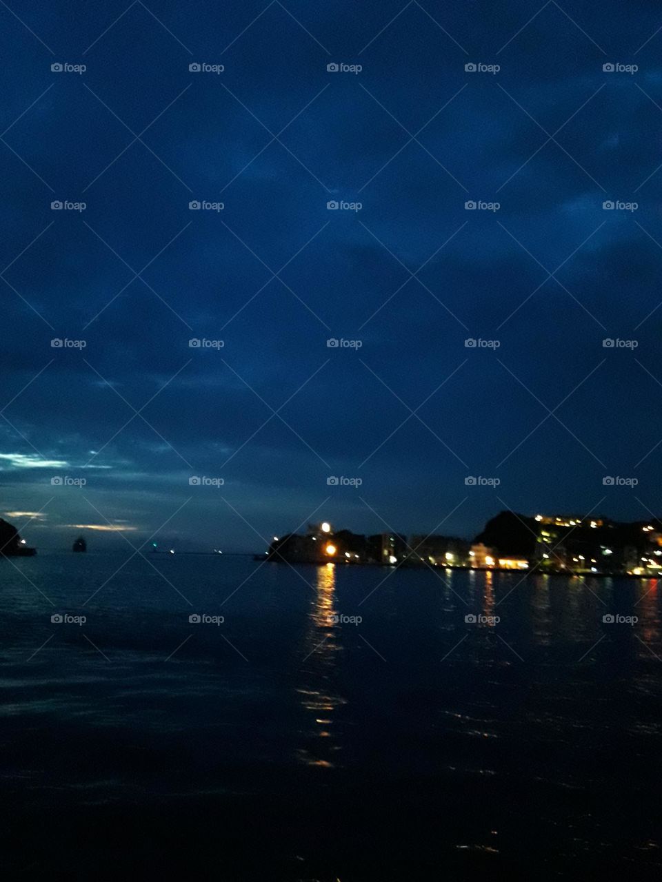 Shore night scenery and faint sunset