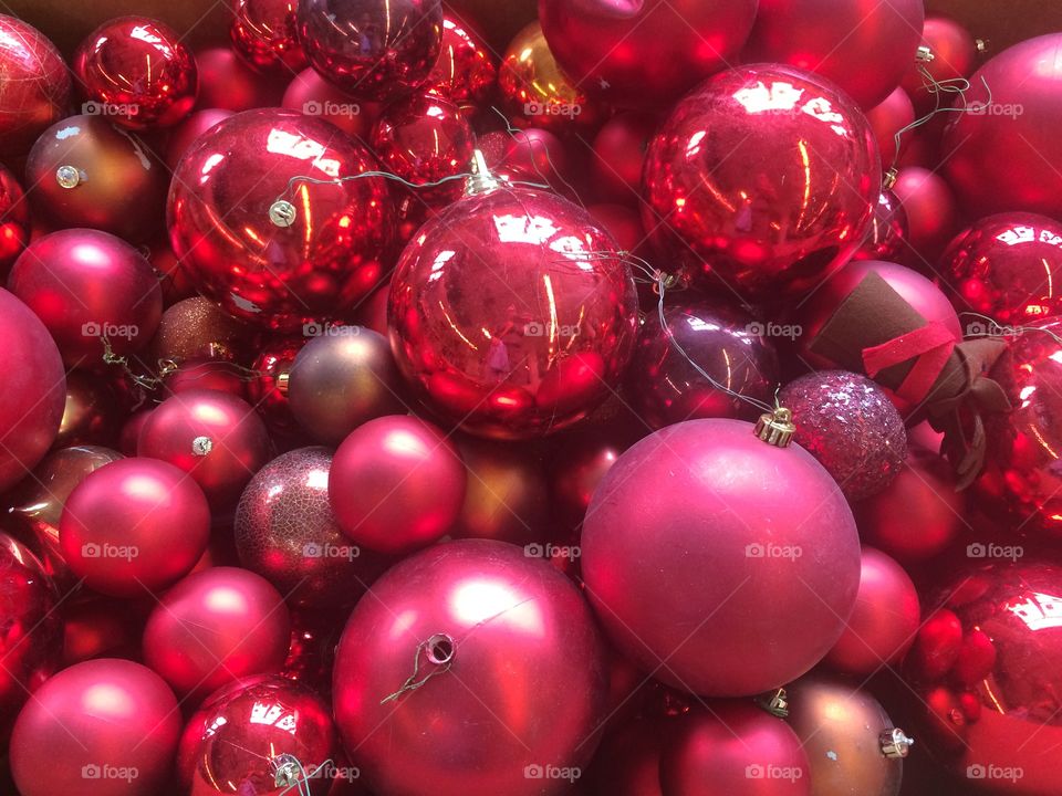 Many Christmas ornaments 